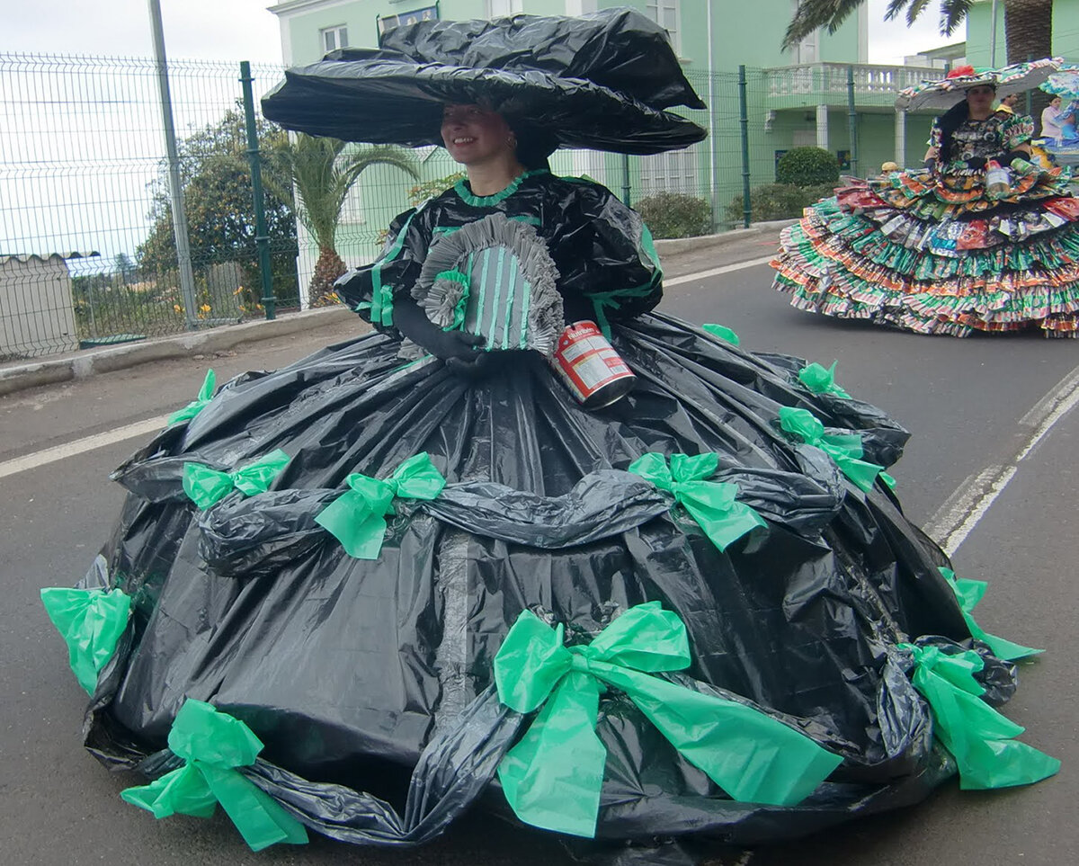 Платье из мусорных мешков - 79 фото