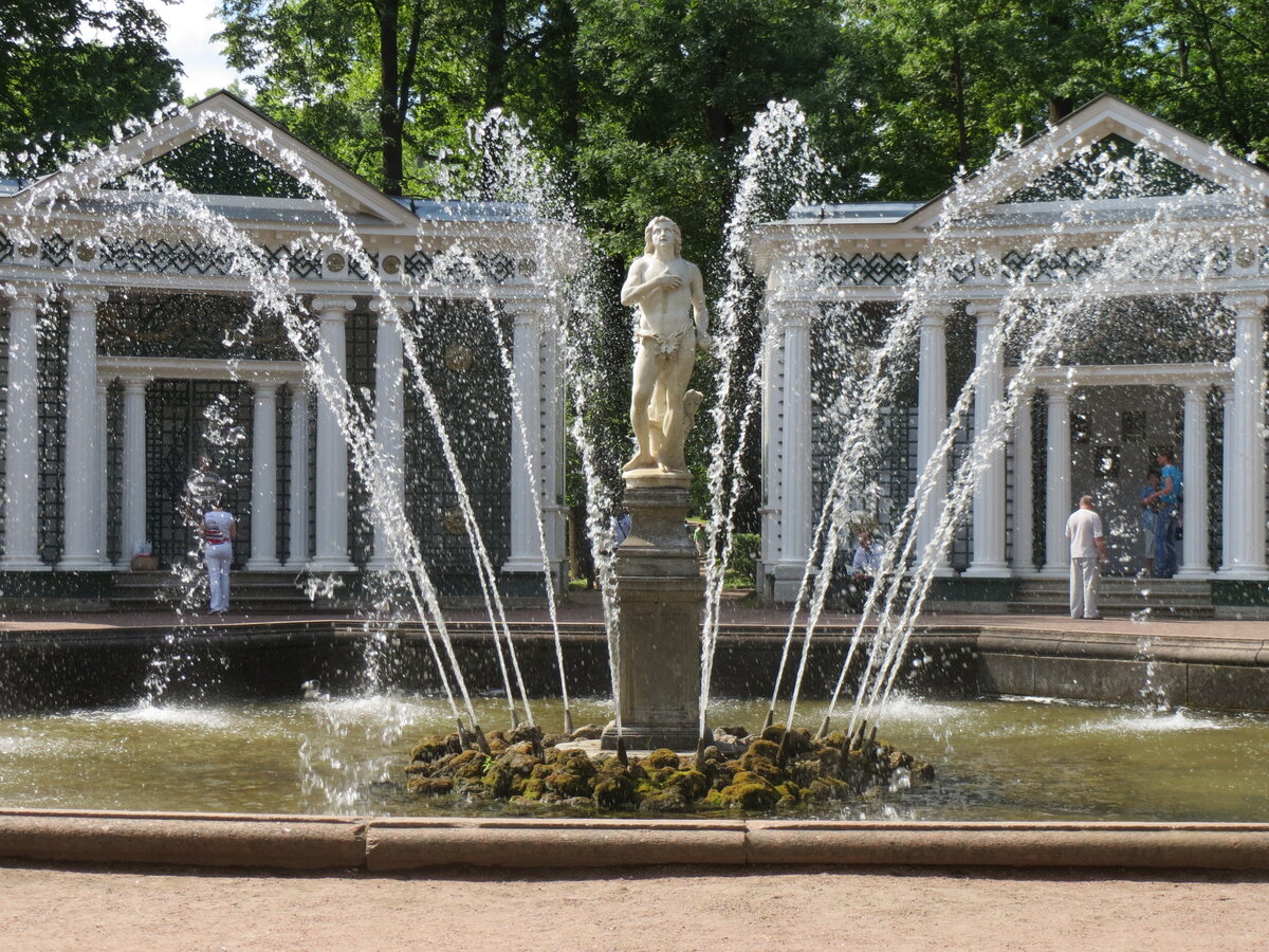 нижнего парка с фонтанами в петергофе