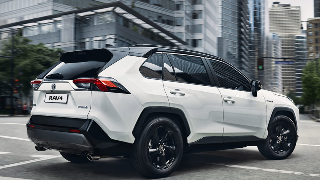 Новый РАВ 4 поступит в продажу уже к концу 2019 года.