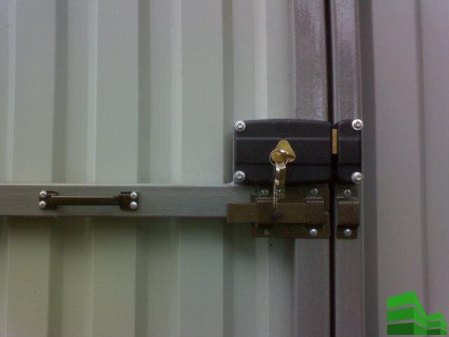 Замок на калитку профиль 40 на 20. Электромеханический замок на калитку профлиста. Самозапирающийся замок на калитку. Защёлка на калитку профиль 40 на 20. Врезной замок на калитку 40 20.