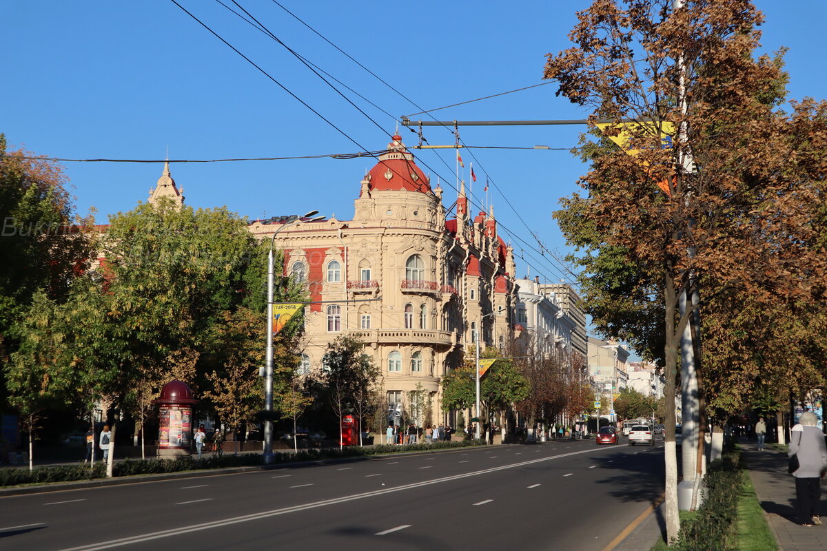 Главная улица Ростова - Большая Садовая, здание Администрации города. Авторское фото.