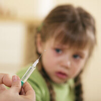 Какие чувства вы испытывали, когда родители пугали Вас, например, болезненным уколом? Наверняка возникал страх врачей, беспомощность, невозможность что-либо изменить. А хотелось другого к себе отношения – внимания, заботы.