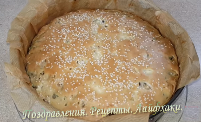 Такой рыбный пирог нравится всем. Главное, чтобы рыбные консервы были качественные. Так же можно использовать рыбу запеченную или горячего копчения