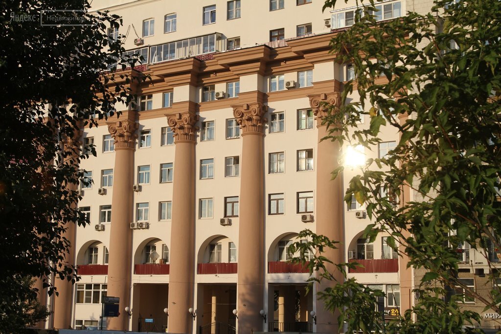 Пример фасадной сталинки в Москве