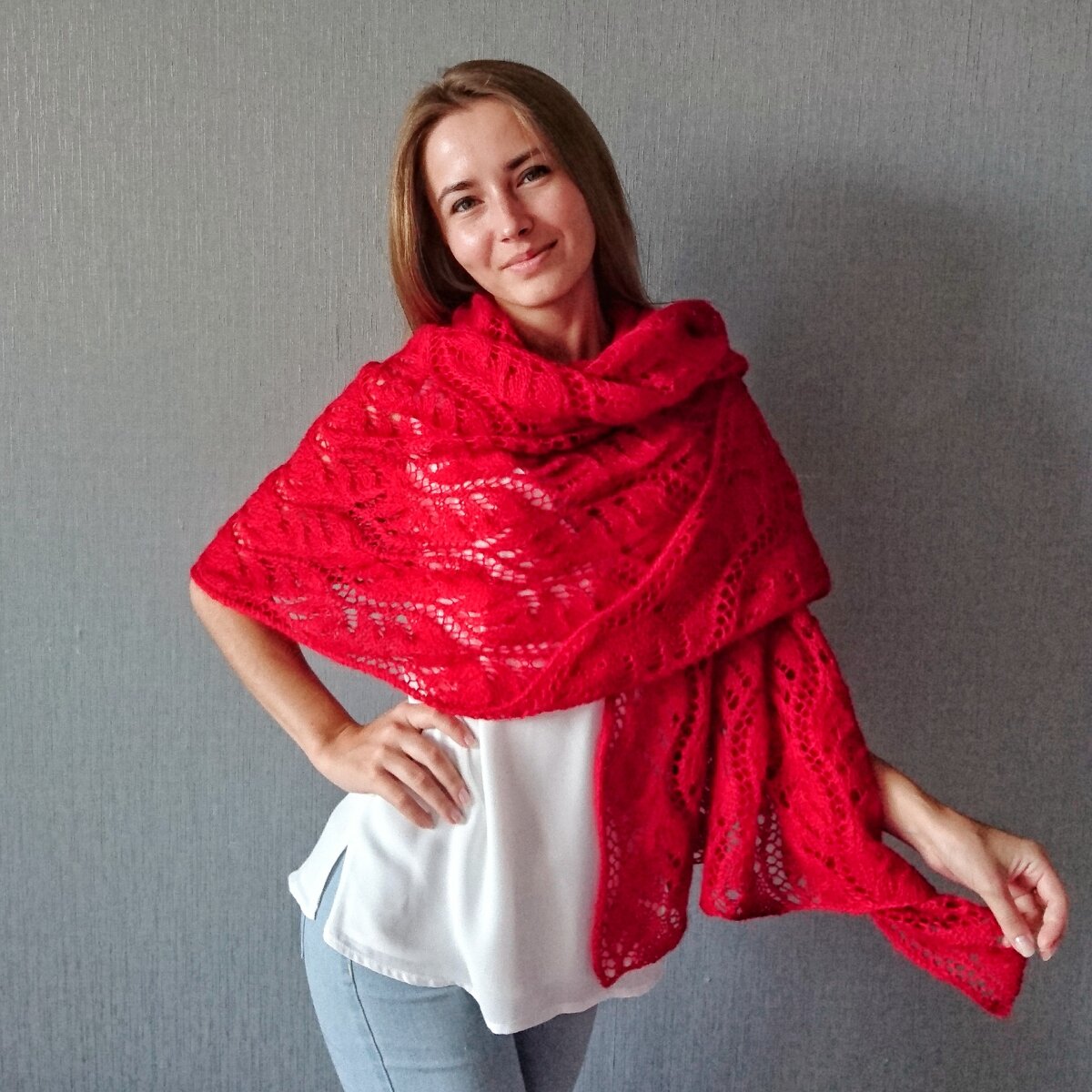 А это я, позирую в собственносвязанном палантине