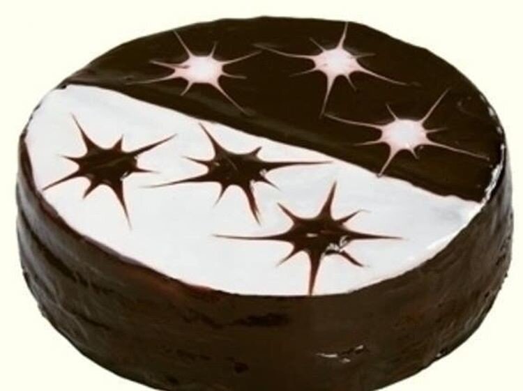 Купить торт ночью. Торт день и ночь. Украсить торт день и ночь. Торт день и ночь магазинный. День и ночь торт с днем рождения.
