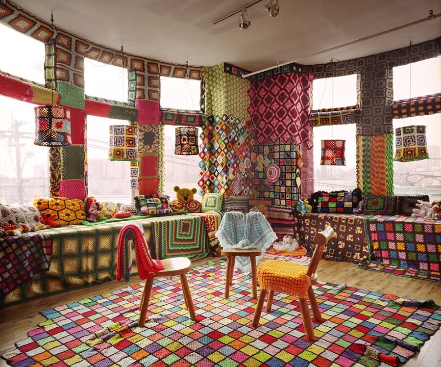 "Вязаная комната", все связано крючком.