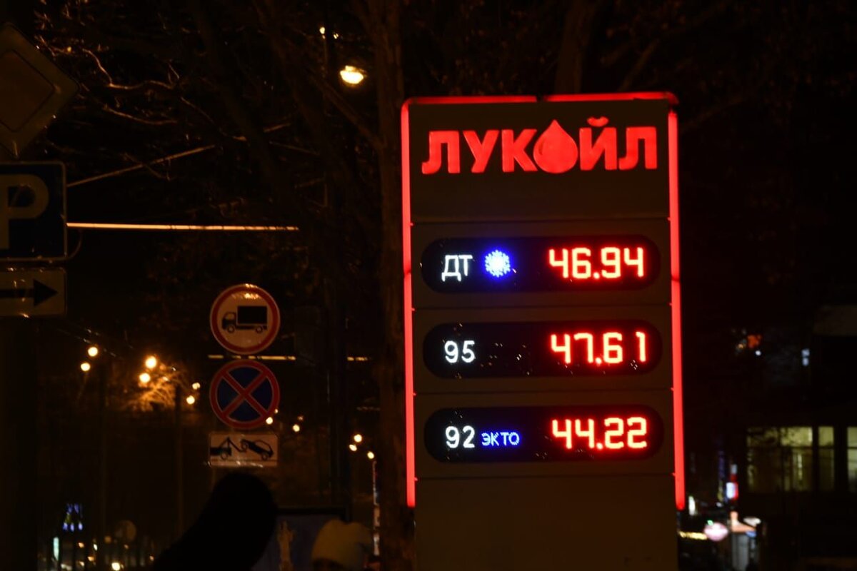 Источник: https://kubnews.ru/obshchestvo/2019/01/18/tseny-na-benzin-v-krasnodare-stremitelno-rastut-chto-budet-dalshe/