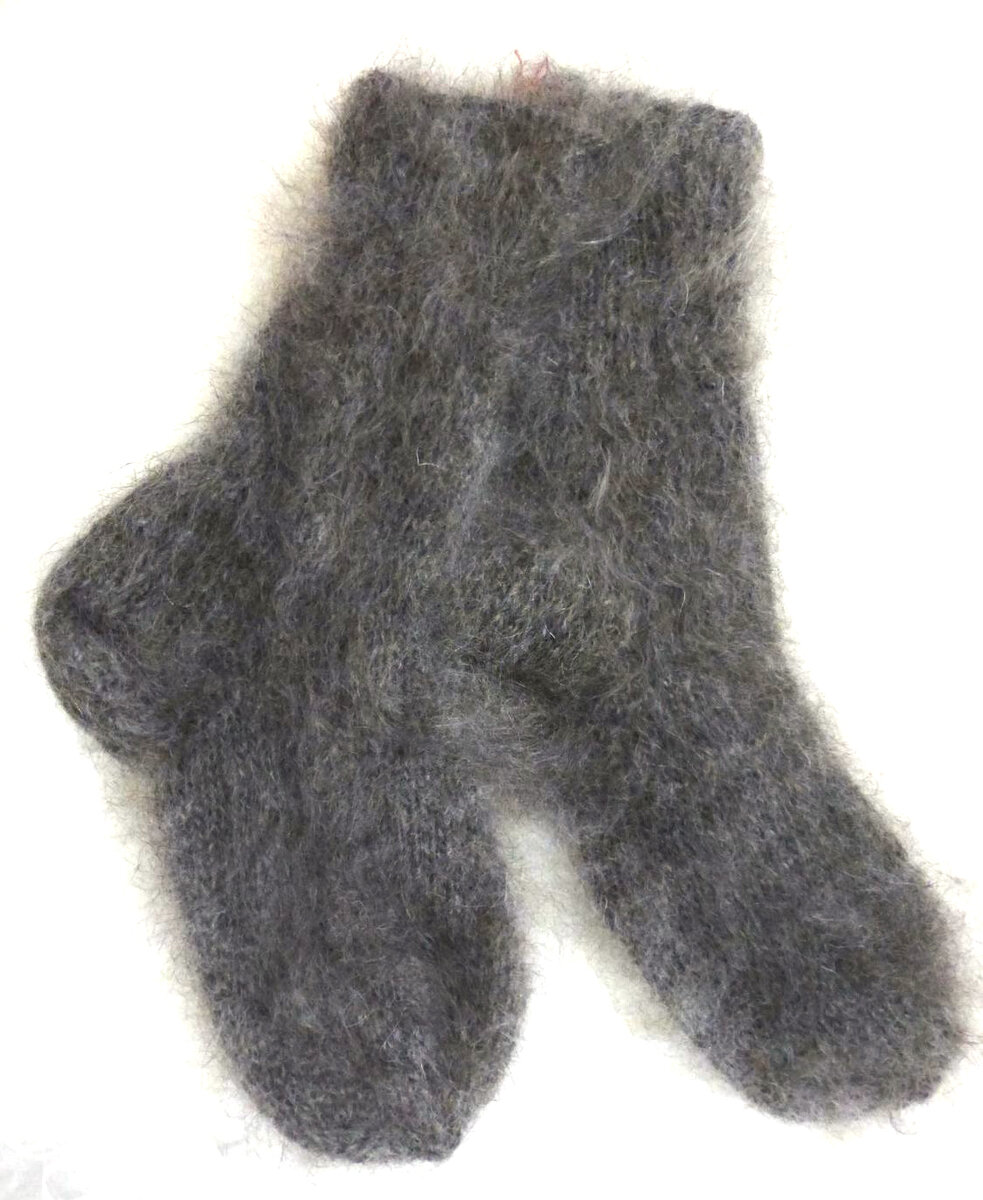 Тёплые носки , связанные из пряжи с добавлением козьего пуха. 