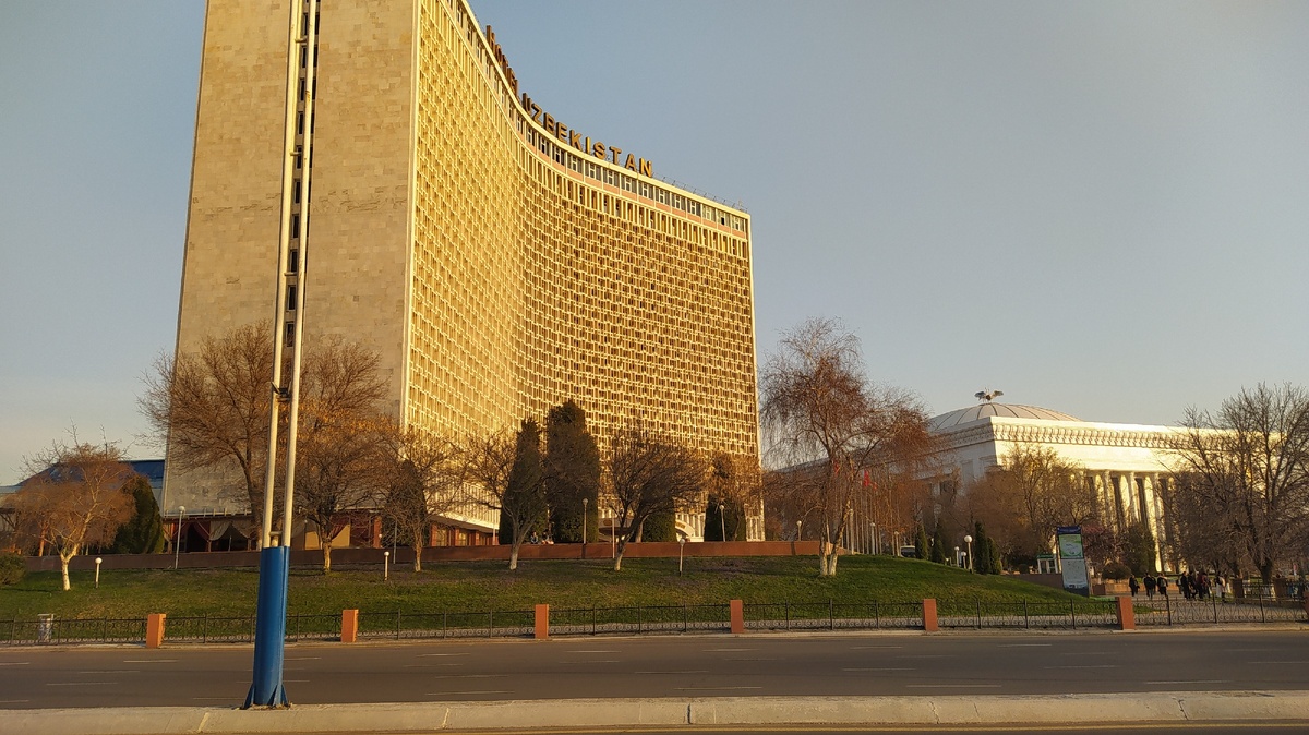 Возле сквера Тимура