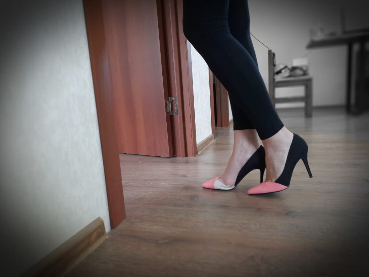  Туфельки New Look на ноге. На задний фон, прошу внимания не обращать, это дача)