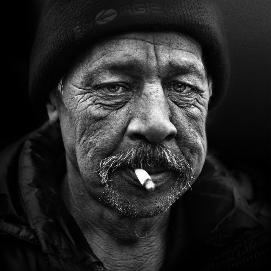 Если вы заядлый курильщик, то знайте: на протяжении года в среднем вместе с табачным дымом вы вдыхаете дозу радиации, эквивалентную 300-м рентгеновским процедурам. В табаке присутствуют радиоизотопы.