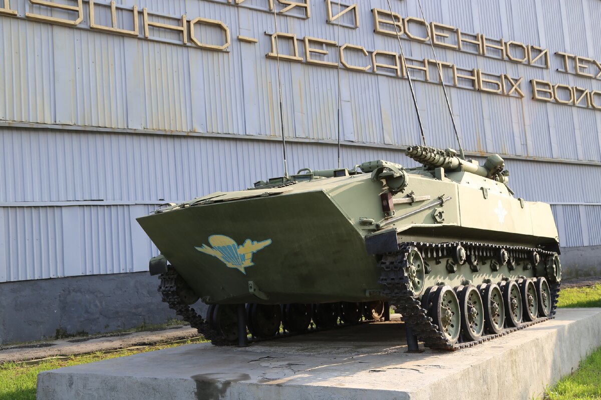 современная военная техника. техническое обслуживание ввт в вс рф. сборный пункт поврежденных машин сппм. выставка военной техники. музей вооружения и военной техники вдв рязань.