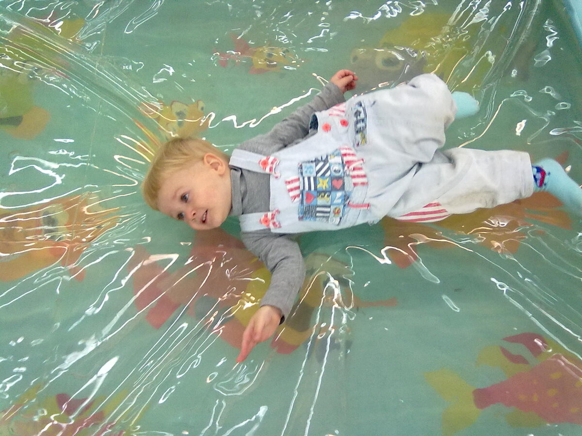 Митенька на прогулках и в игровом центре