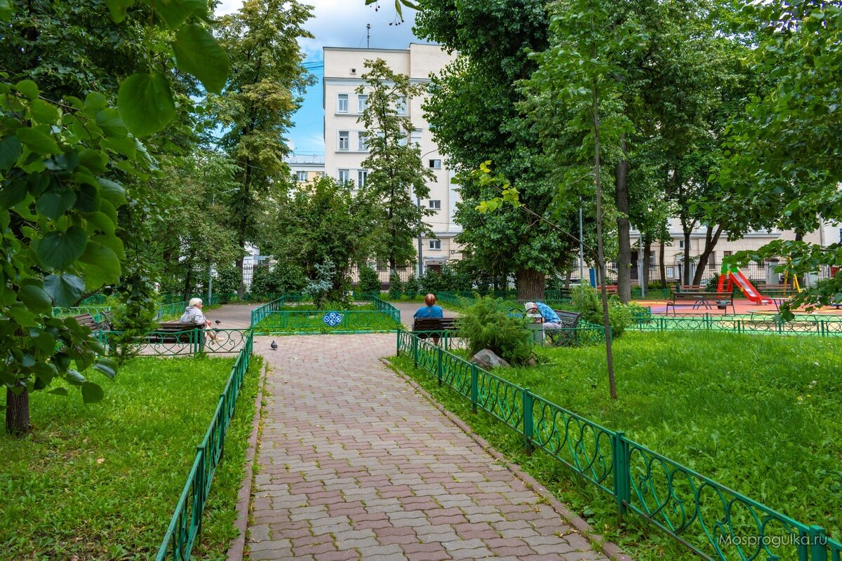 Михайловский сад. Сквер в центре Москвы, в котором нет ничего  примечательного, кроме его истории | Моспрогулка | Дзен