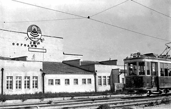 Кинотеатр Темп в 1933 году. Фото взято с сайта фотографии старого Саратова https://oldsaratov.ru/photo/35292