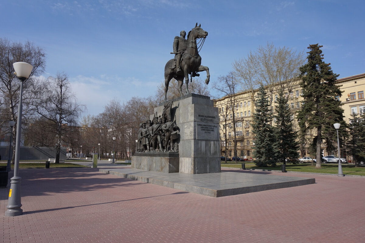 памятник фельдмаршалу Кутузову
