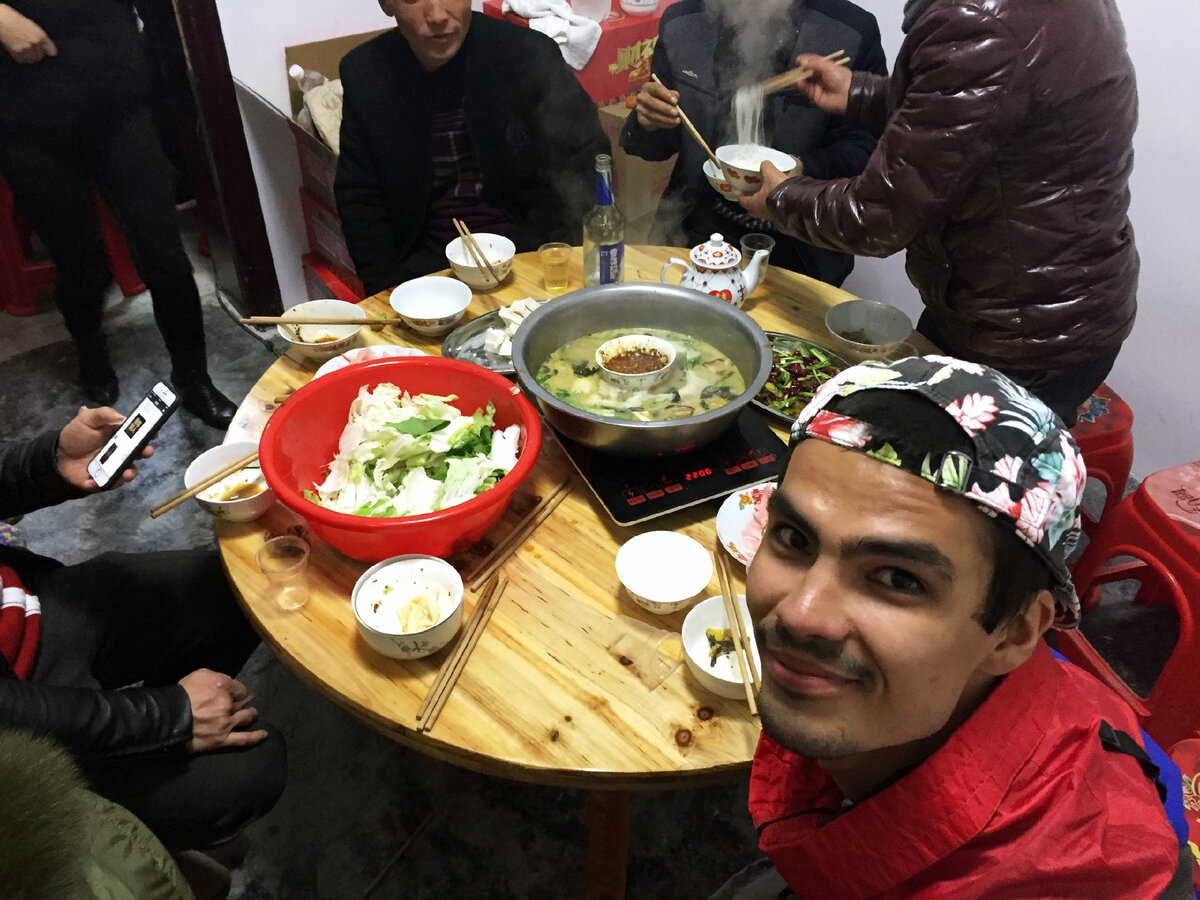 Обед в окружении китайских друзей 