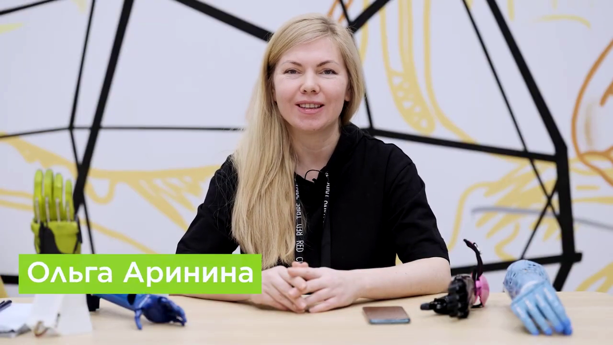 Воспитанный тактичный человек спокойно и ровно воспринимает других людей, их образ мыслей, внешний вид. Отличный от меня, от вас – не значит «плохой».