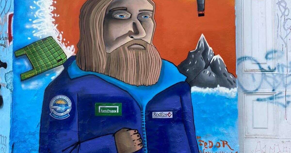 Двухметровый портрет российского путешественника нарисовали художники из города-порта Вальпараисо.