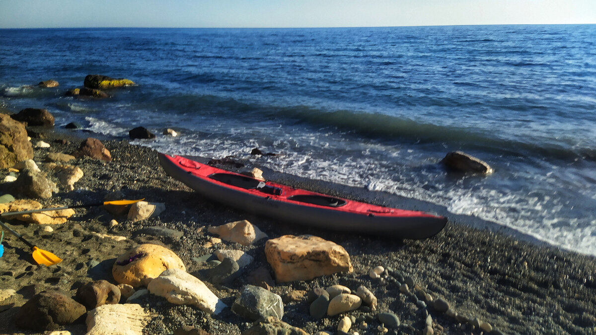 Собранная байдарка на Царском пляже.