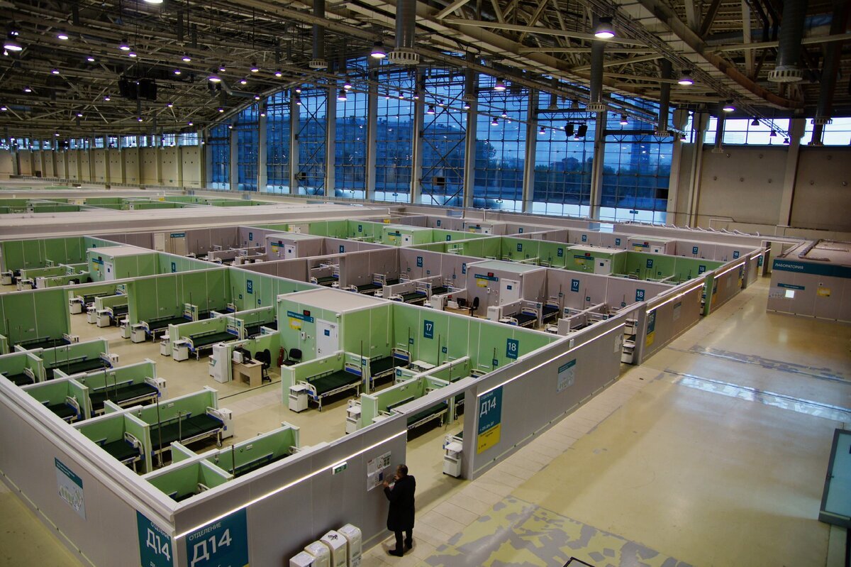 последний раз лежала напротив огромного окна бывшего выставочного павильона