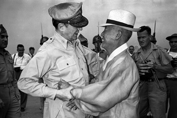 Ли Сын Ман и генерал Мак Артур (глава оккупационных войск в Японии)