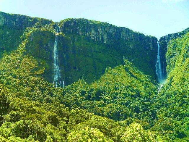 
 Многие туристы сталкиваются со странными вещами на горе Ньянганни (фото из свободного источника)