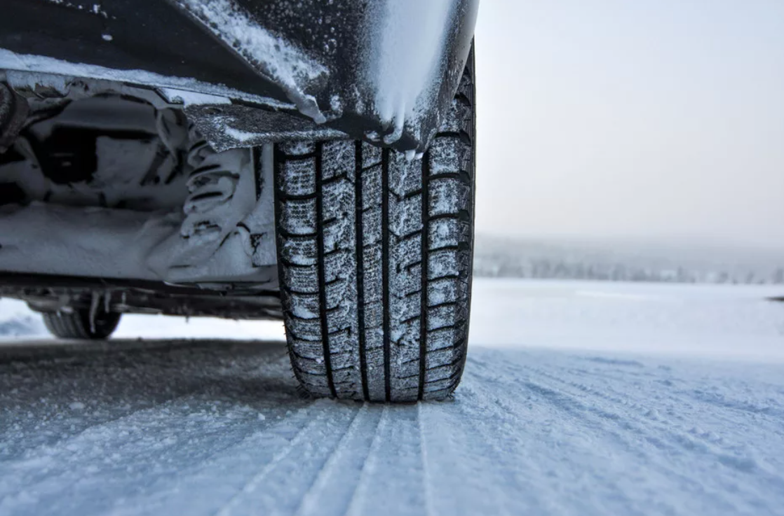 Pirelli ice zero шип. Зимняя резина реклама. Резина гиславед зимняя. Самая тихая зимняя. Зимние экстремальные шины.