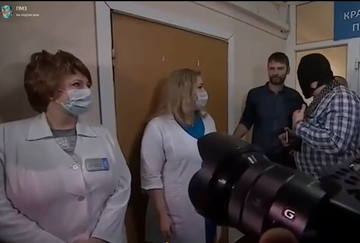 телеграмм канал "Москва" сообщает, что группу активистов  антипрививочников не пустили в красную зону без масок и пцр тестов