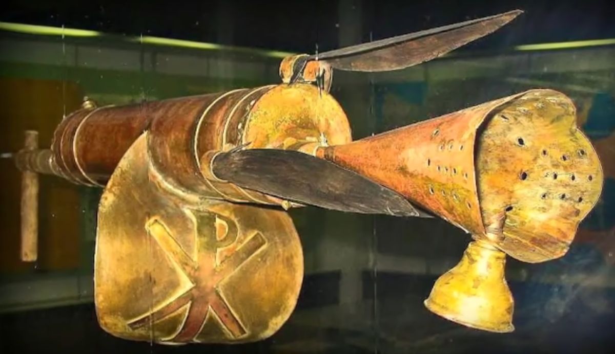 хеландия корабль византия. изобретение греческого огня в византии. дромон византия. греческий огонь в византии. византийский сифонофор.