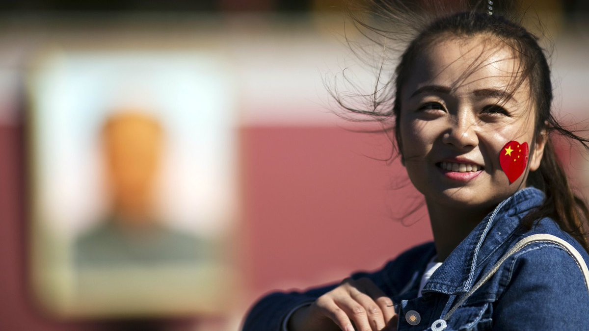 Девушки китаянки. Две китайские девушки. Фото две китаянки. Девушки китаянки. Женщины китая.