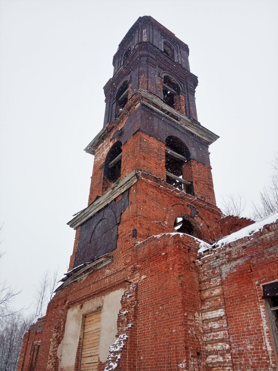Георгиевская церковь в с. Дуброво Оханского района Пермского края. 