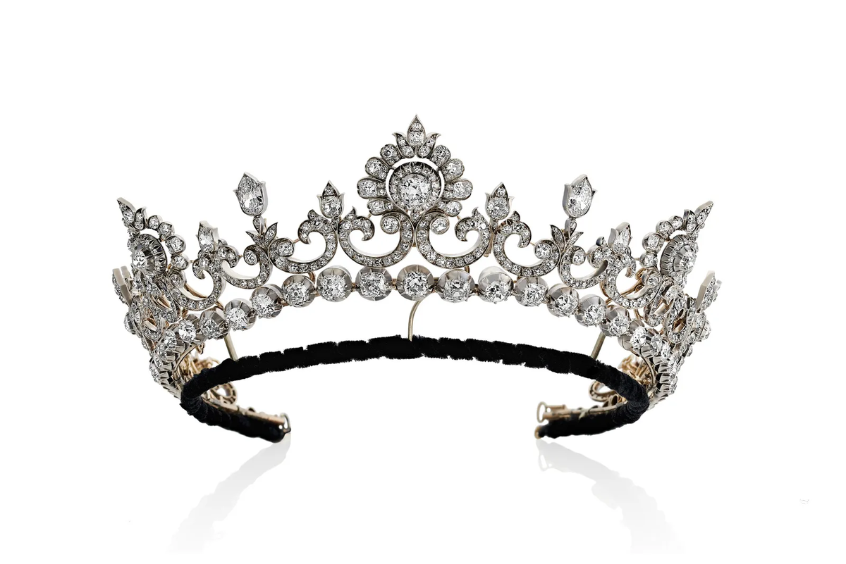 Диадема 5. Диадема 5. Жемчуг ручной работы. Образ с синей диадемой. Австрийская корона.