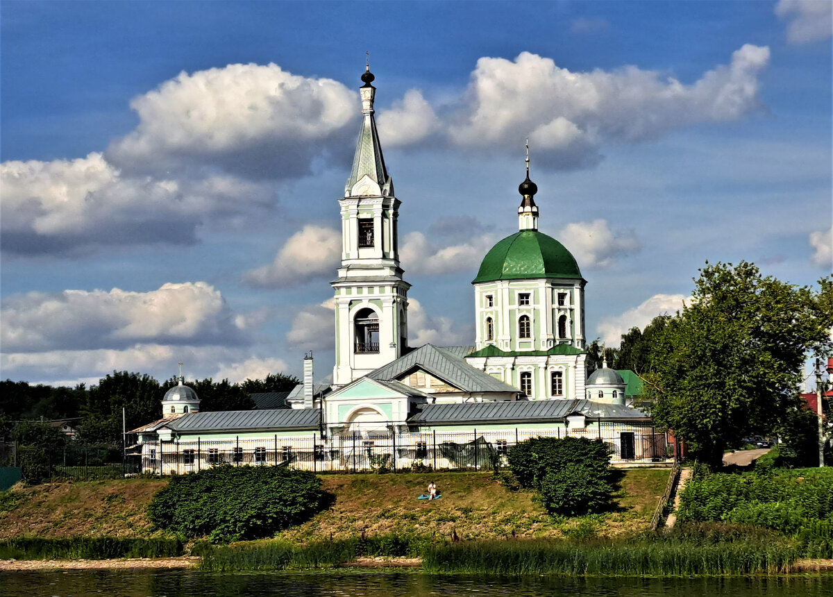 Вид на женский Свято-Екатерининский монастырь в Затверечье