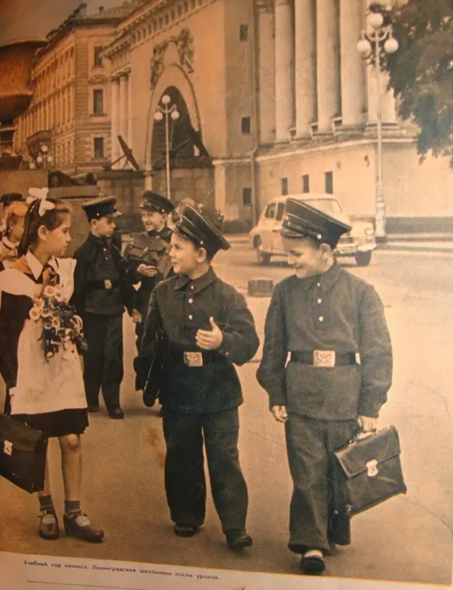 Школ было 1940. Советские школьники. Советская школа 1950. Советская школа 1940-е годы. 1950 Год СССР.