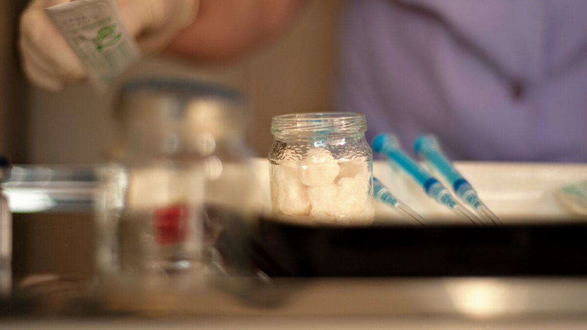     Местным жителям рекомендуют привиться от гриппа, пока не наступил эпидемический сезон.