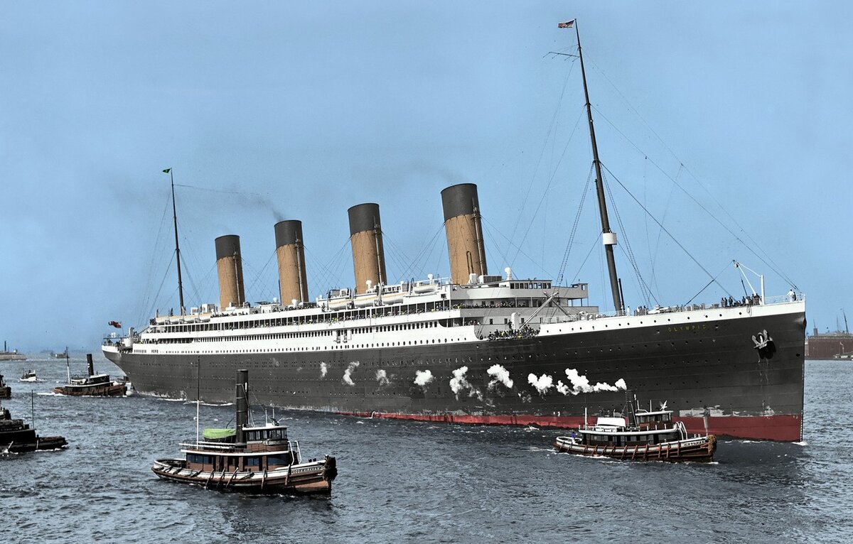 Крушения пароходов. Олимпик Титаник Британик. Олимпик 1912. Олимпик 2 корабль. Корабль Олимпик и Титаник.