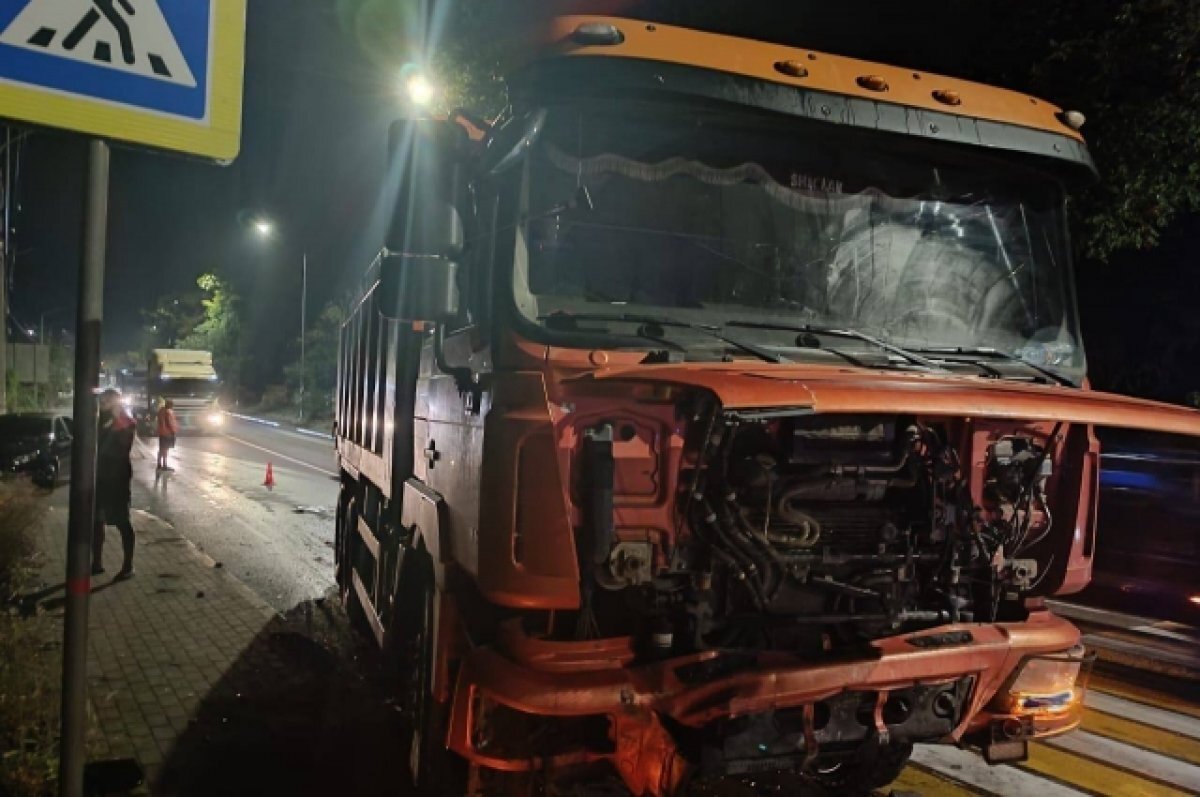    На Кубани столкнулись грузовик и легковушка, женщина-водитель погибла