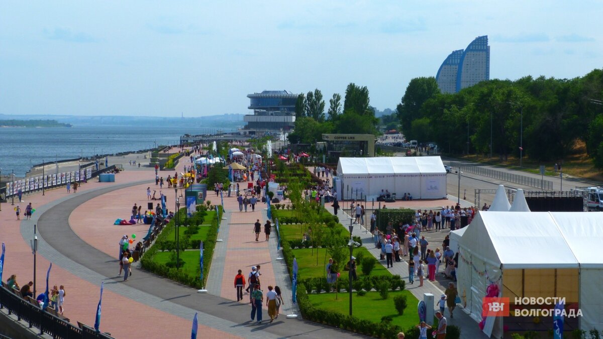     Отмены мероприятий, запланированных в эти выходные на праздновании дня рождения Волгограда, скорее всего не будет. ЧП на военном объекте в поселке Котлубань не нарушило планы чиновников.