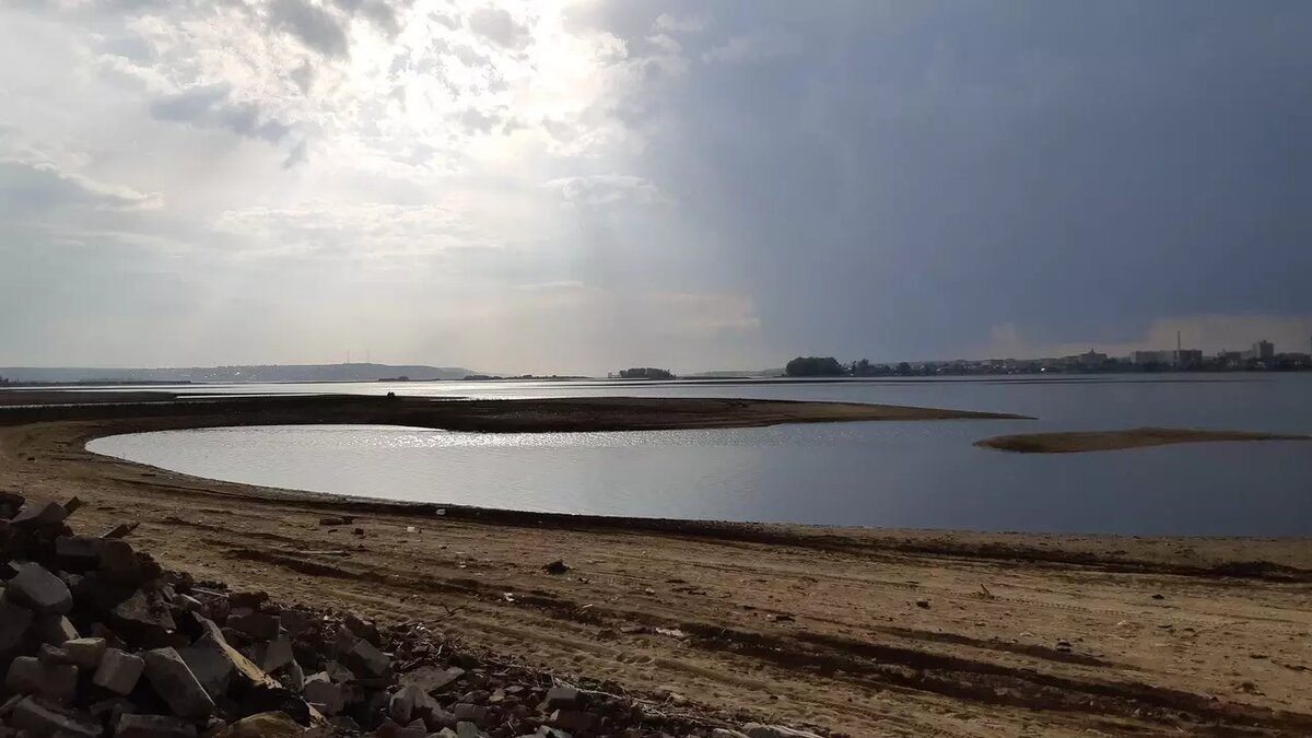     Татарстанская компания незаконно подключилась к сетям «Водоканала» и сбрасывала отходы в реку. Об этом во время пресс-конференции рассказал руководитель Волжско-камского межрегионального управления Росприроднадзора Фаяз Шакиров.