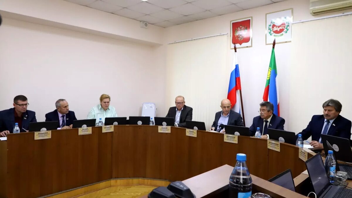     Верховный Совет Хакасии соберется на внеочередную сессию, чтобы утвердить сенатора и предоставить председателю право менять состав президиума, сообщает сайт республиканского парламента.