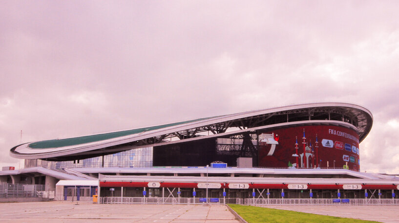 «Казань-арена» рассчитана на 45 379 зрителей. На ее строительство ушло три года и 14,4 млрд руб. (это в 3,5 раза дешевле питерской «Зенит-арены»).