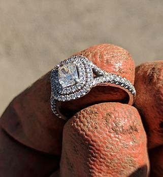 Нашел Carolina Tom в поле (чистые бриллианты)