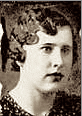 Антонина Макарова родилась в 1921 году на Смоленщине, в деревне Малая Волковка, в большой крестьянской семье Макара Парфёнова. Училась в сельской школе, и именно там произошёл эпизод, повлиявший на ее дальнейшую жизнь. Когда Тоня пришла в первый класс, то из-за стеснительности не могла назвать свою фамилию — Парфёнова. Одноклассники же стали кричать «Да Макарова она!», имея в виду, что отца Тони зовут Макар.