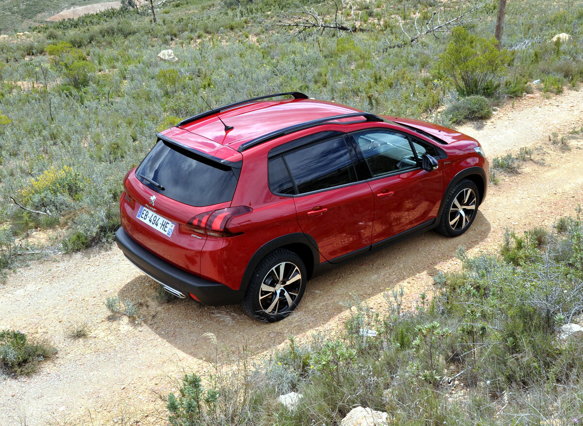 Peugeot 2008 машина исключительно переднеприводная.