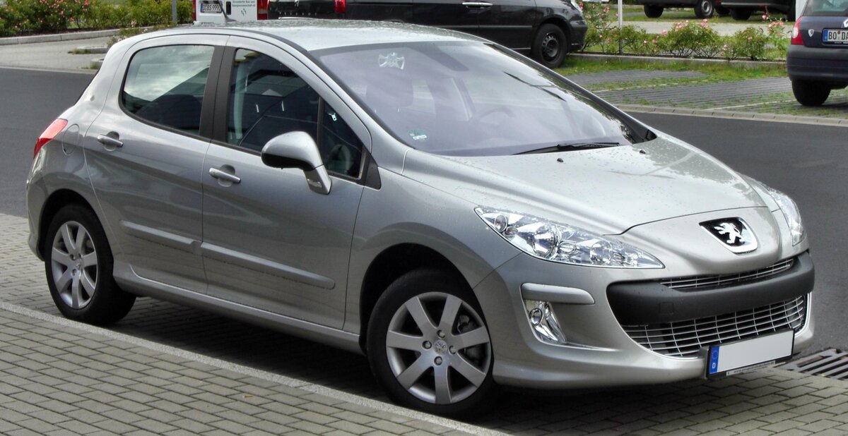 «Один из самых сильных стрессов»: я купила Peugeot 308 за 400 000 ₽ и пожалела об этом