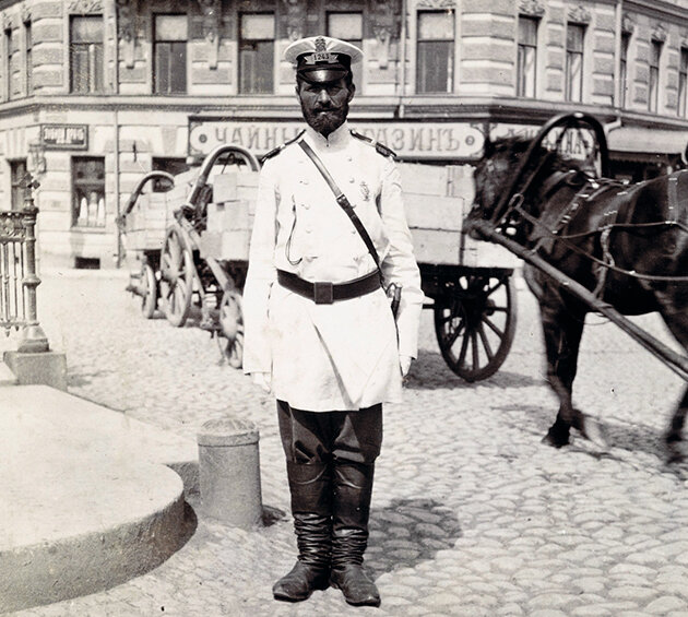 Мы придумали новую рубрику, где каждый месяц будем рассказывать о том, как мог бы выглядеть читатель Men`s Health, живи он на энное количество десятков лет назад. Начнем с мужчины 1900-х годов.