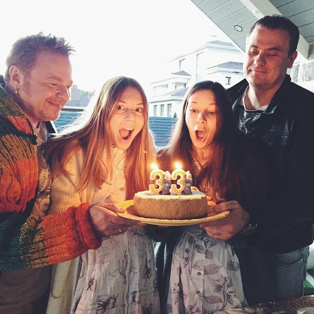 Сёстры с мужьями празднуют 33-летие