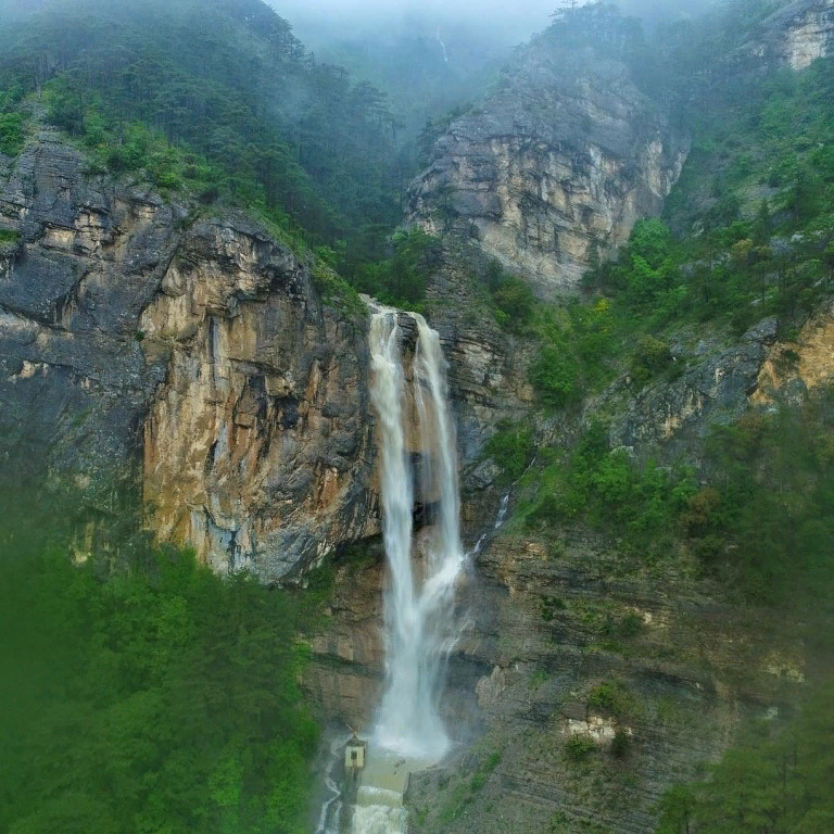  Водопад Учан-Су.                                                  